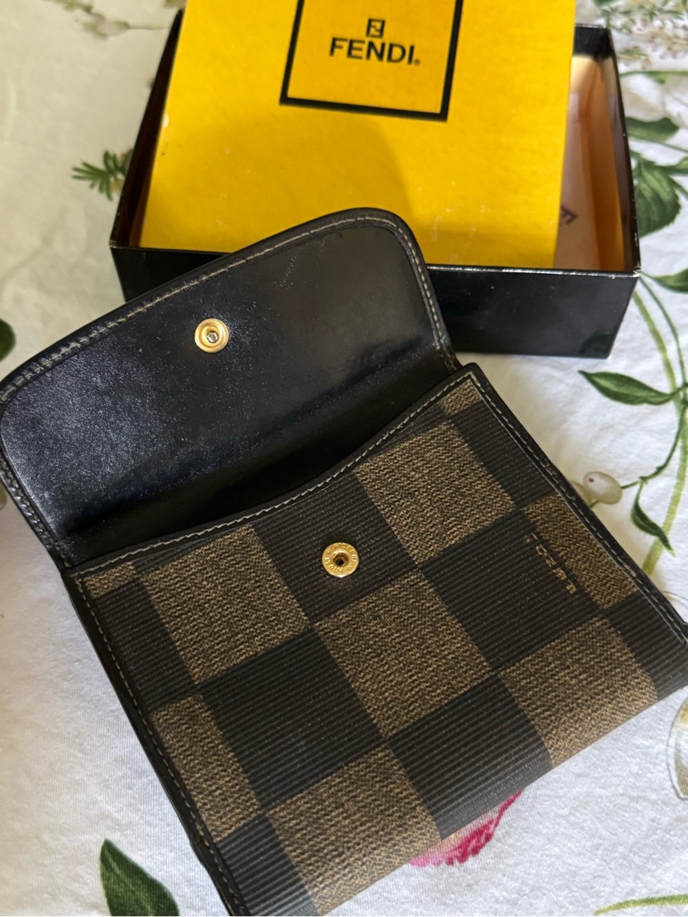 Vintage Fendi Canvas and Leather Bifold Wallet with Fendi Box - Authentic - Picture 3 of 16